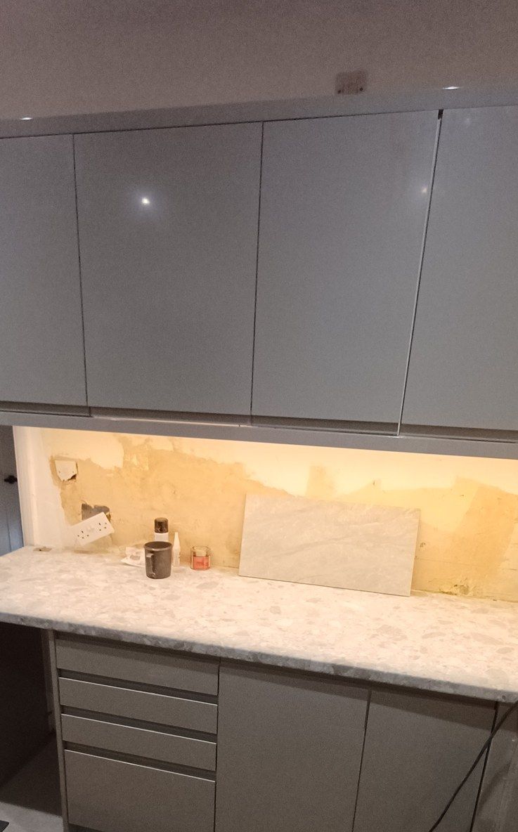 The same kitchen, hob side